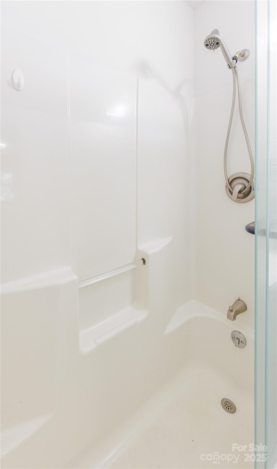 160 Observation Point Road Bryson City, NC 28713 - Photo 18 of 26 a close up of a bathtub