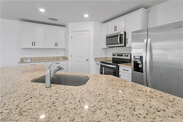 $2,299 | 185 Yager Circle, Fort Myers, FL 33913
