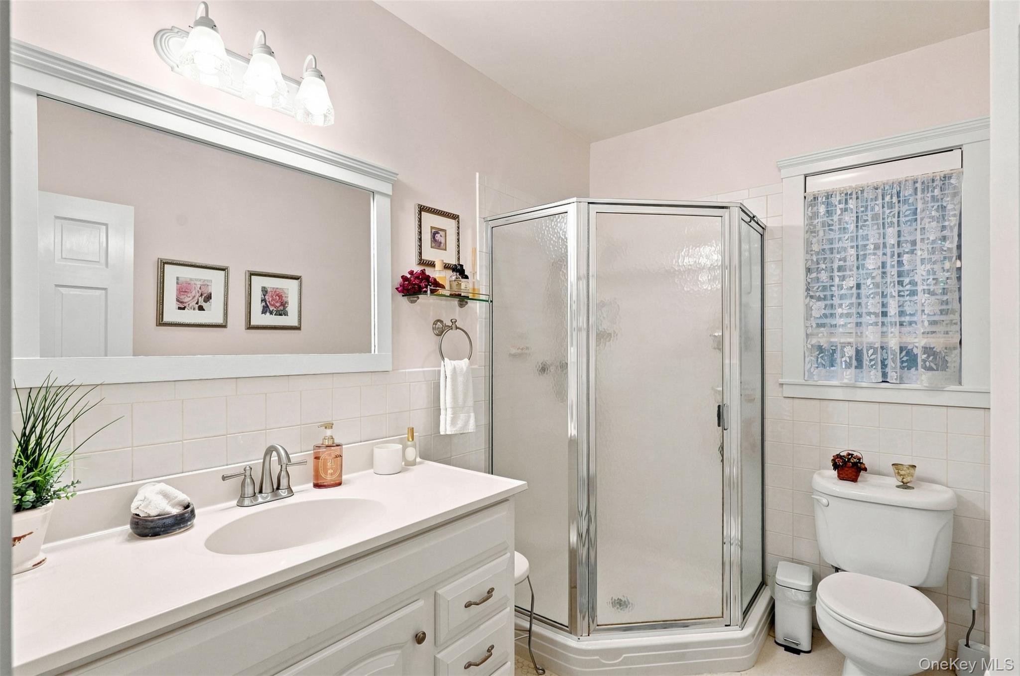 45 Chardavoyne Road Warwick, NY 10990 - Photo 34 of 43 Accessory apartment bathroom