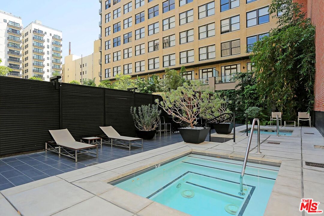 460 South Spring Street, Unit 201 Los Angeles, CA 90013 - Photo 16 of 27 a view of a building with sitting area