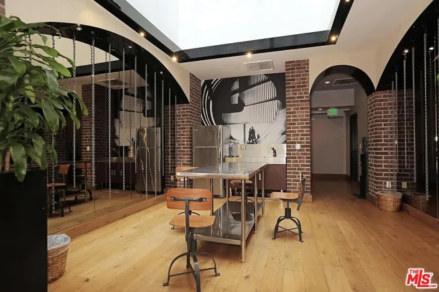 $895,000 | 460 South Spring Street, Unit 201, Los Angeles, CA 90013