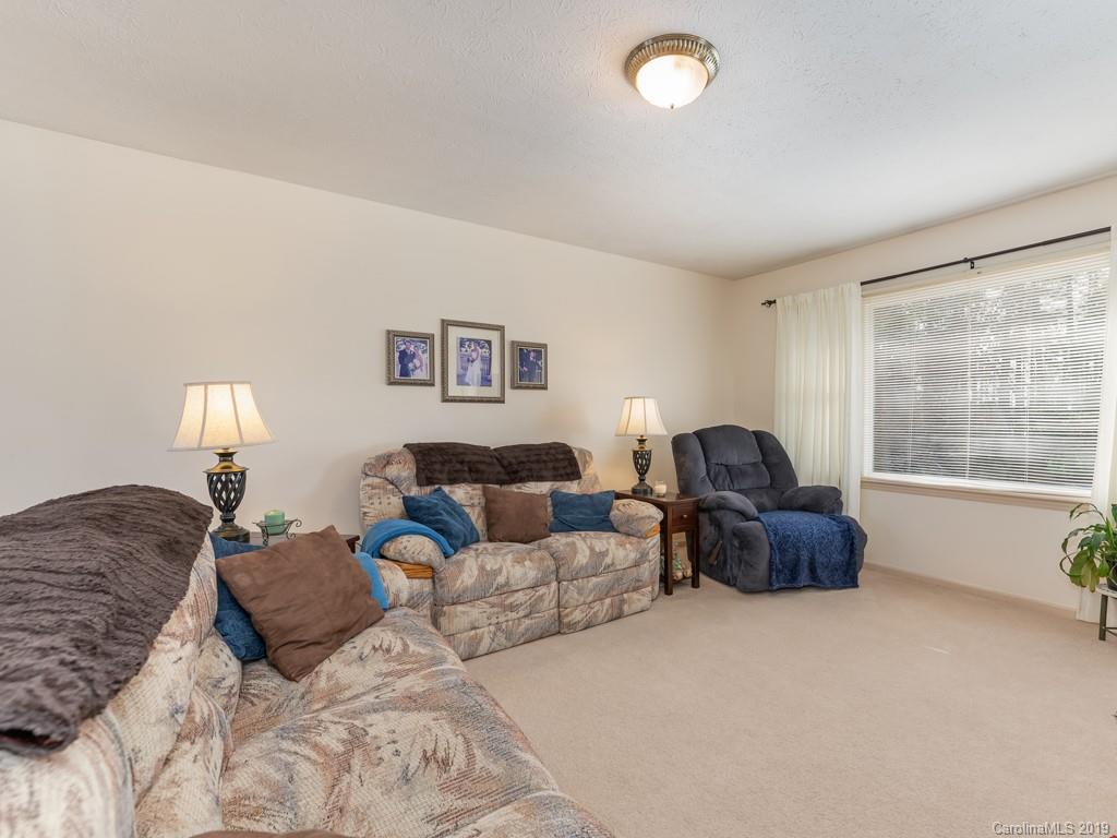 2940 Pace Road Hendersonville, NC 28792 - Photo 2 of 26 Gallery Image 2