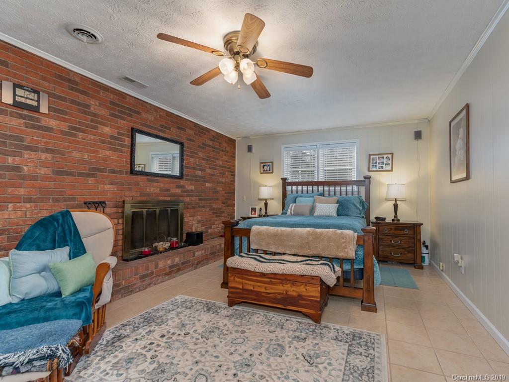 2940 Pace Road Hendersonville, NC 28792 - Photo 12 of 26 Gallery Image 12