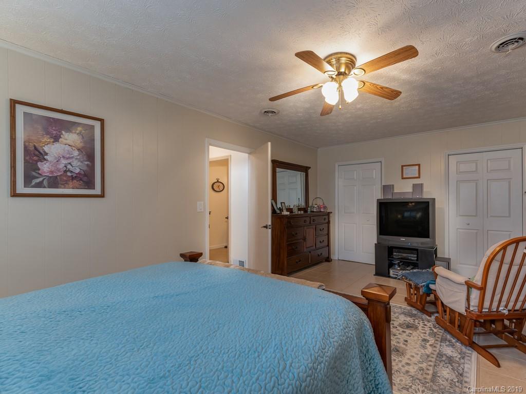 2940 Pace Road Hendersonville, NC 28792 - Photo 13 of 26 Gallery Image 13