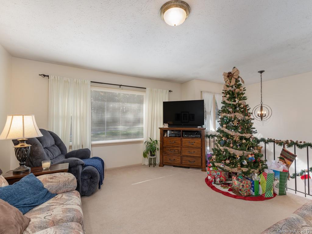 2940 Pace Road Hendersonville, NC 28792 - Photo 3 of 26 Gallery Image 3