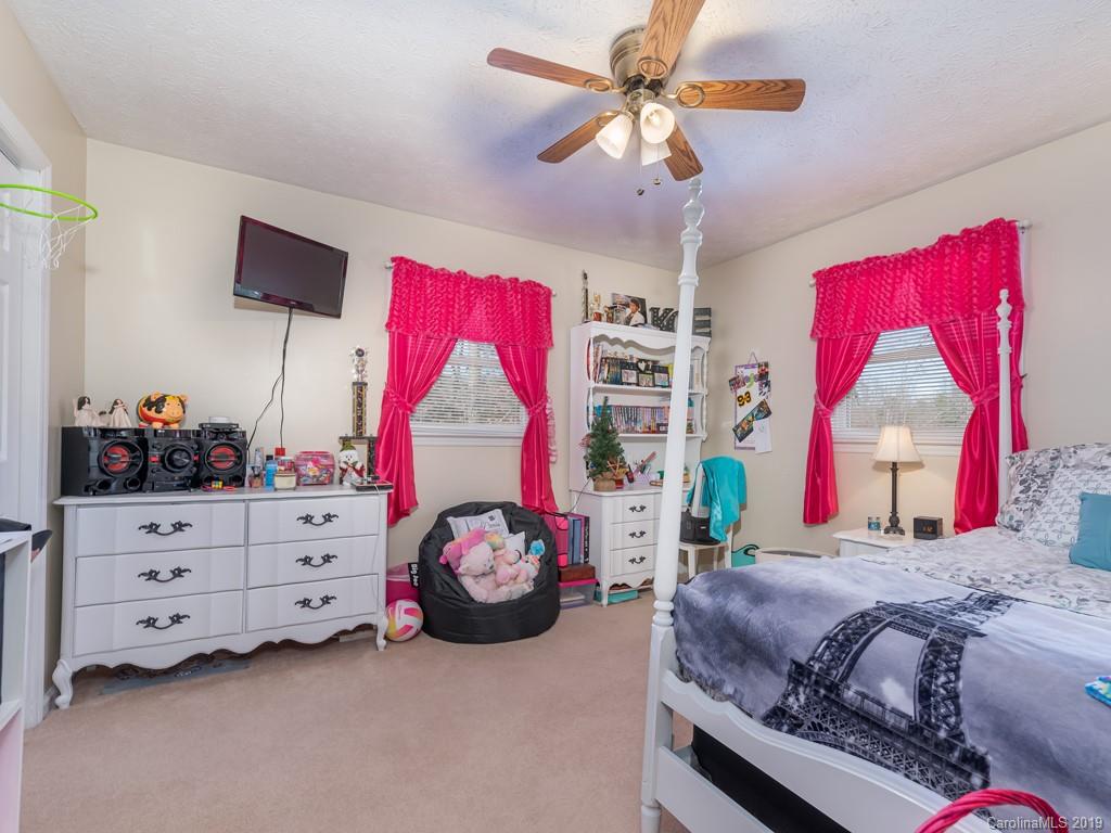 2940 Pace Road Hendersonville, NC 28792 - Photo 10 of 26 Gallery Image 10