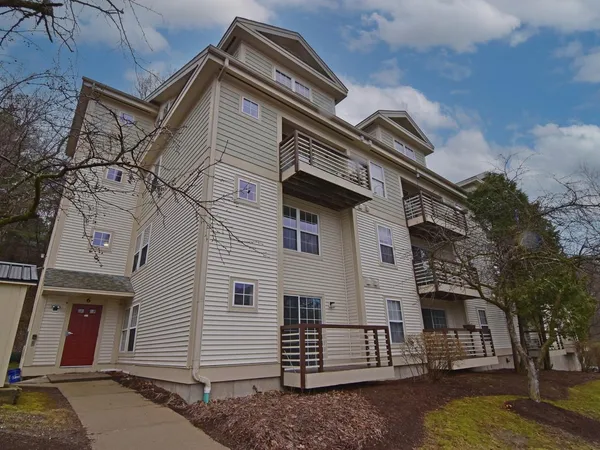 $299,000 | 243 Hildred Drive, Burlington, VT 05401
