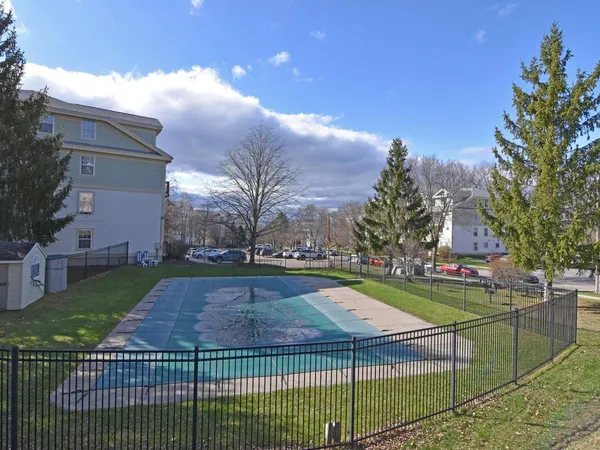 $299,000 | 243 Hildred Drive, Burlington, VT 05401