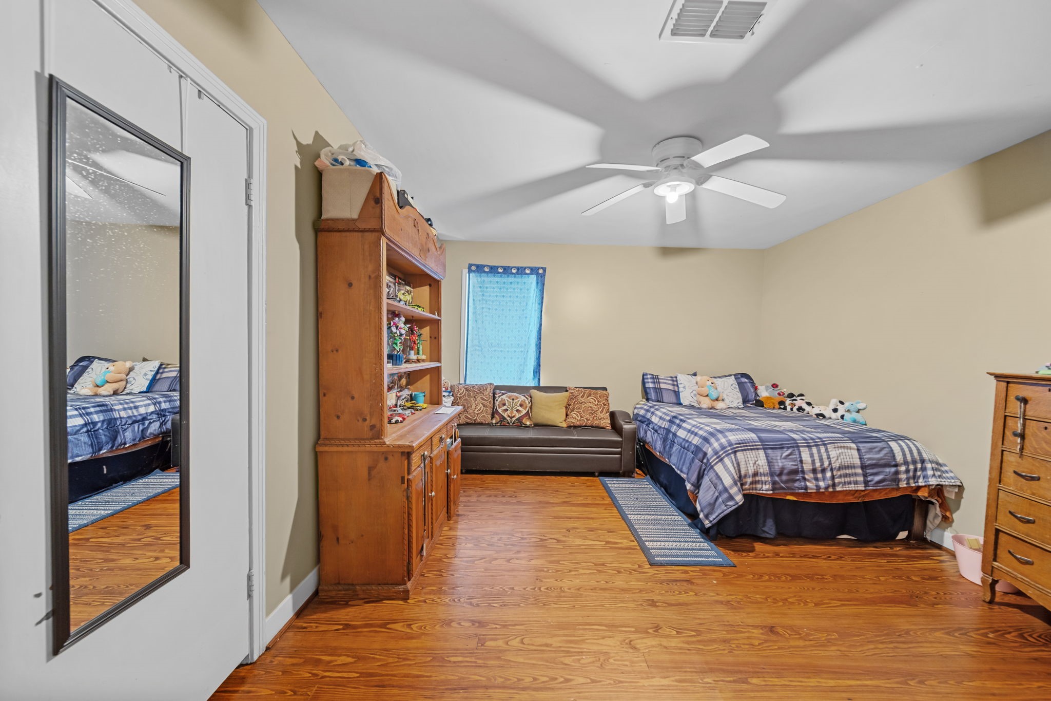 202 Sweed Street Brenham, TX 77833 - Photo 17 of 34 a living room with furniture and a chandelier