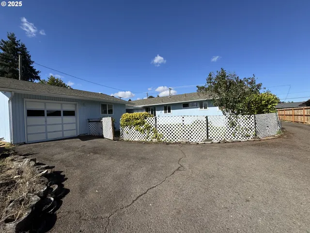 a view of a house with a outdoor space