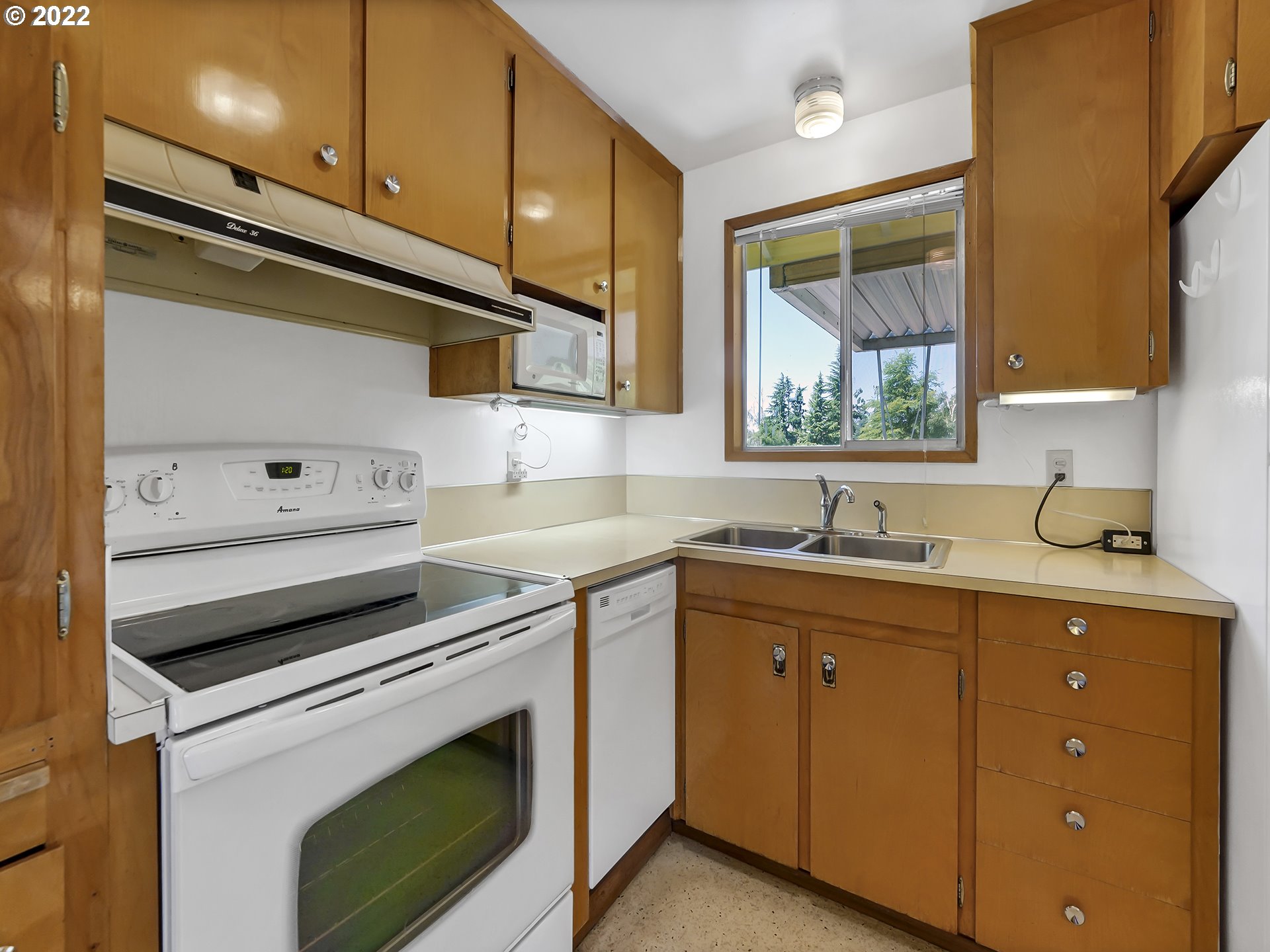 1723 Princeton Road Woodburn, OR 97071 - Photo 12 of 32 Kitchen