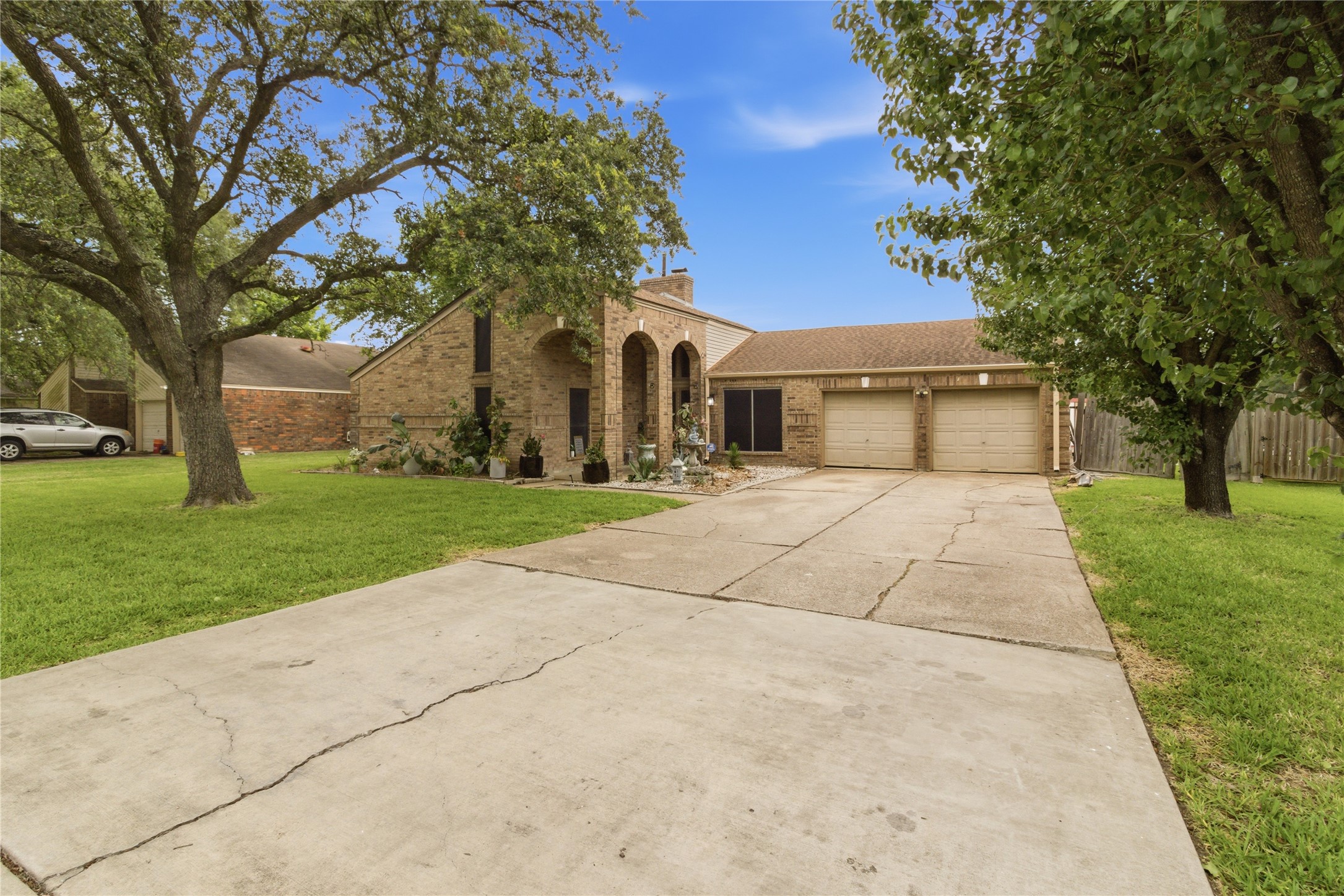 7310 Maple Lane Baytown, TX 77521 - Photo 3 of 28