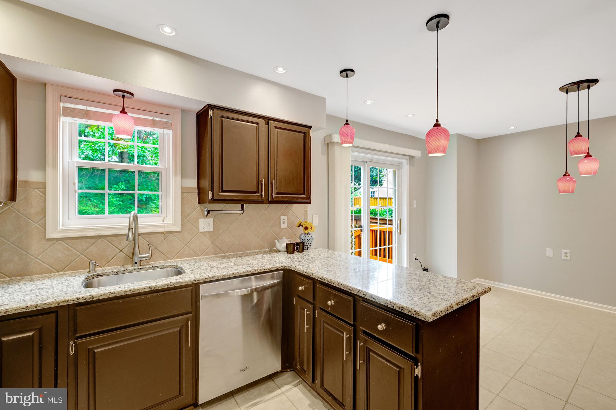 11992 Sentinel Point Court Reston, VA 20191 - Photo 20 of 49 Kitchen - alternate view