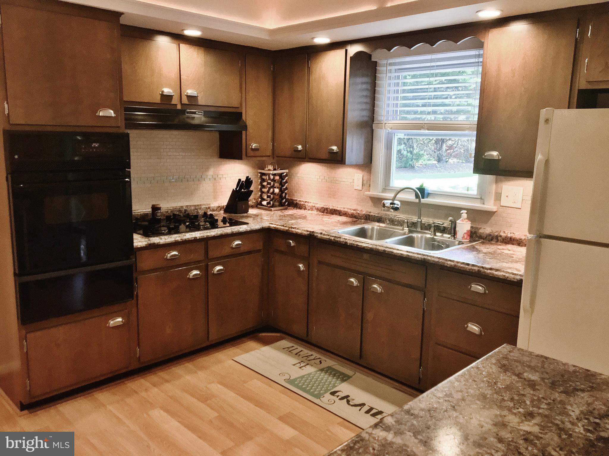1124 Devonshire Road Lancaster, PA 17601 - Photo 2 of 22 Gallery Image 2