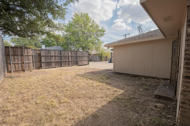 $1,575 | 4810 Berridge Lane, Dallas, TX 75227