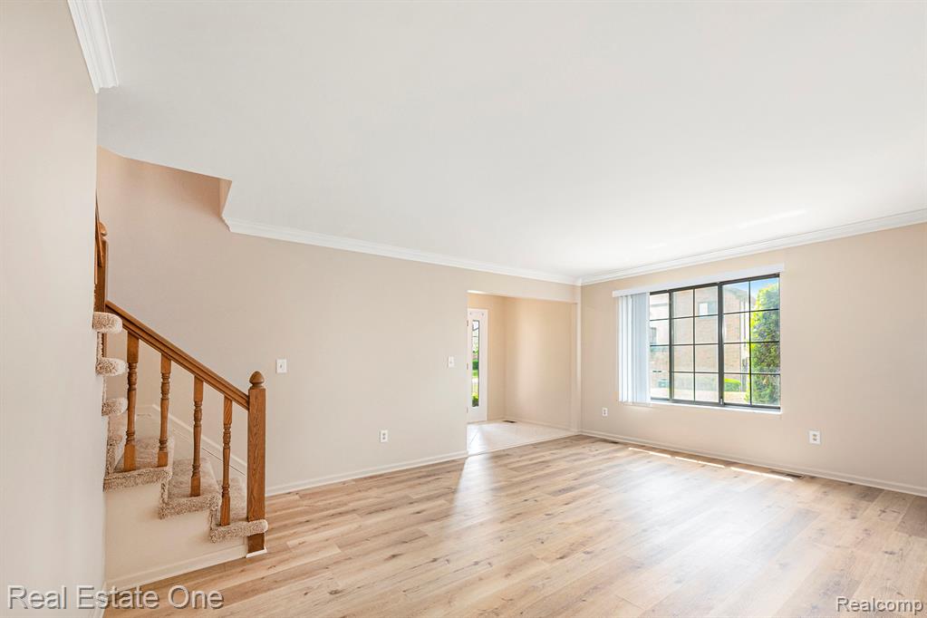 114 Meadow Ln Circle, Unit 30 Rochester Hills, MI 48307 - Photo 5 of 19