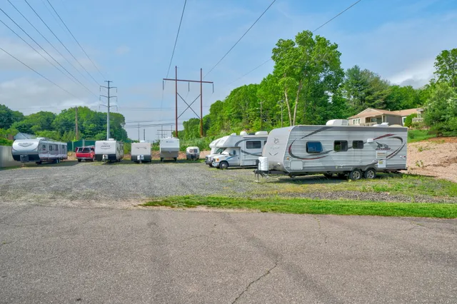 $1,790 | 10 Deepwood Drive, Unit 10, Southington, CT 06489