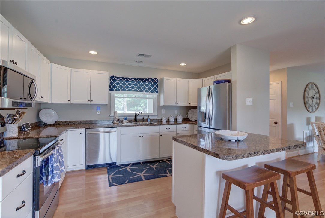 20 South Sioux Road Kilmarnock, VA 22482 - Photo 22 of 46 a kitchen with granite countertop a sink stove refrigerator and cabinets