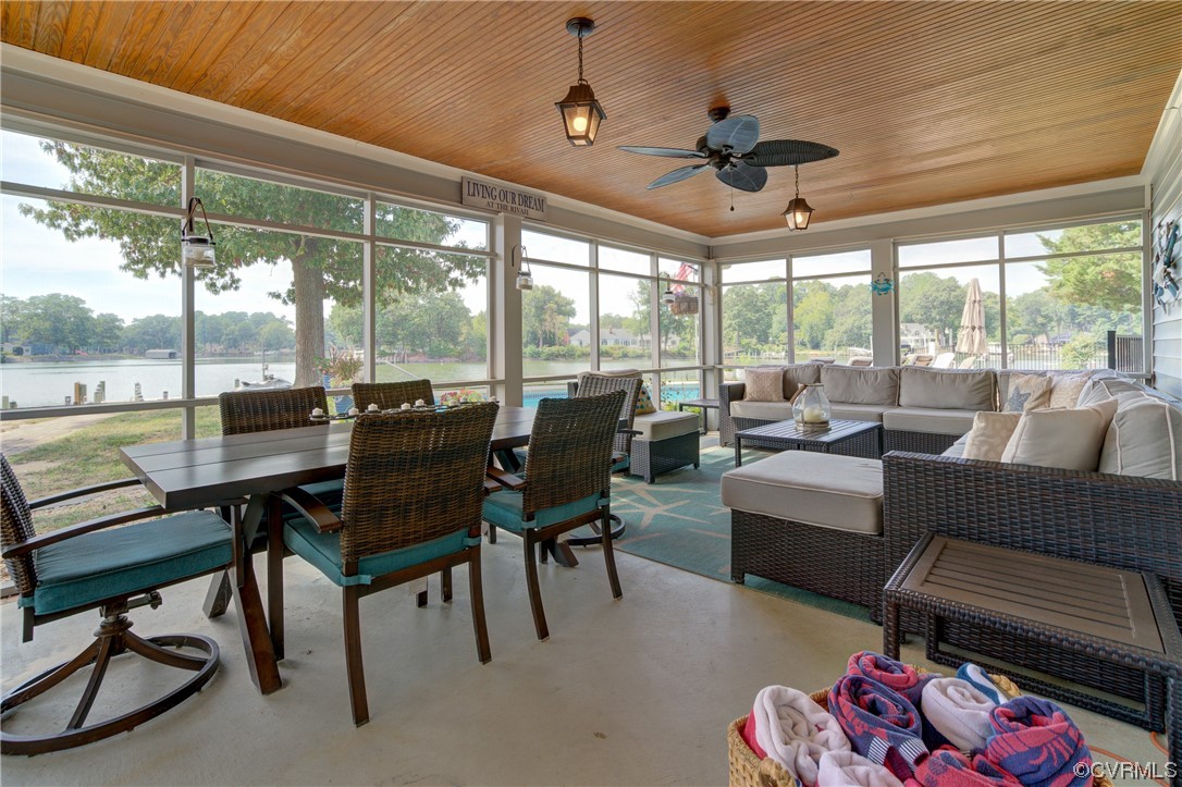 20 South Sioux Road Kilmarnock, VA 22482 - Photo 34 of 46 a living room with furniture a floor to ceiling window and a table