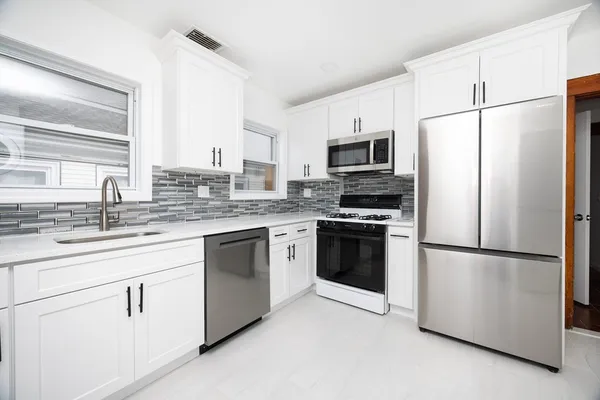 $4,800 | 19 Puritan Road, Unit 19, Somerville, MA 02145