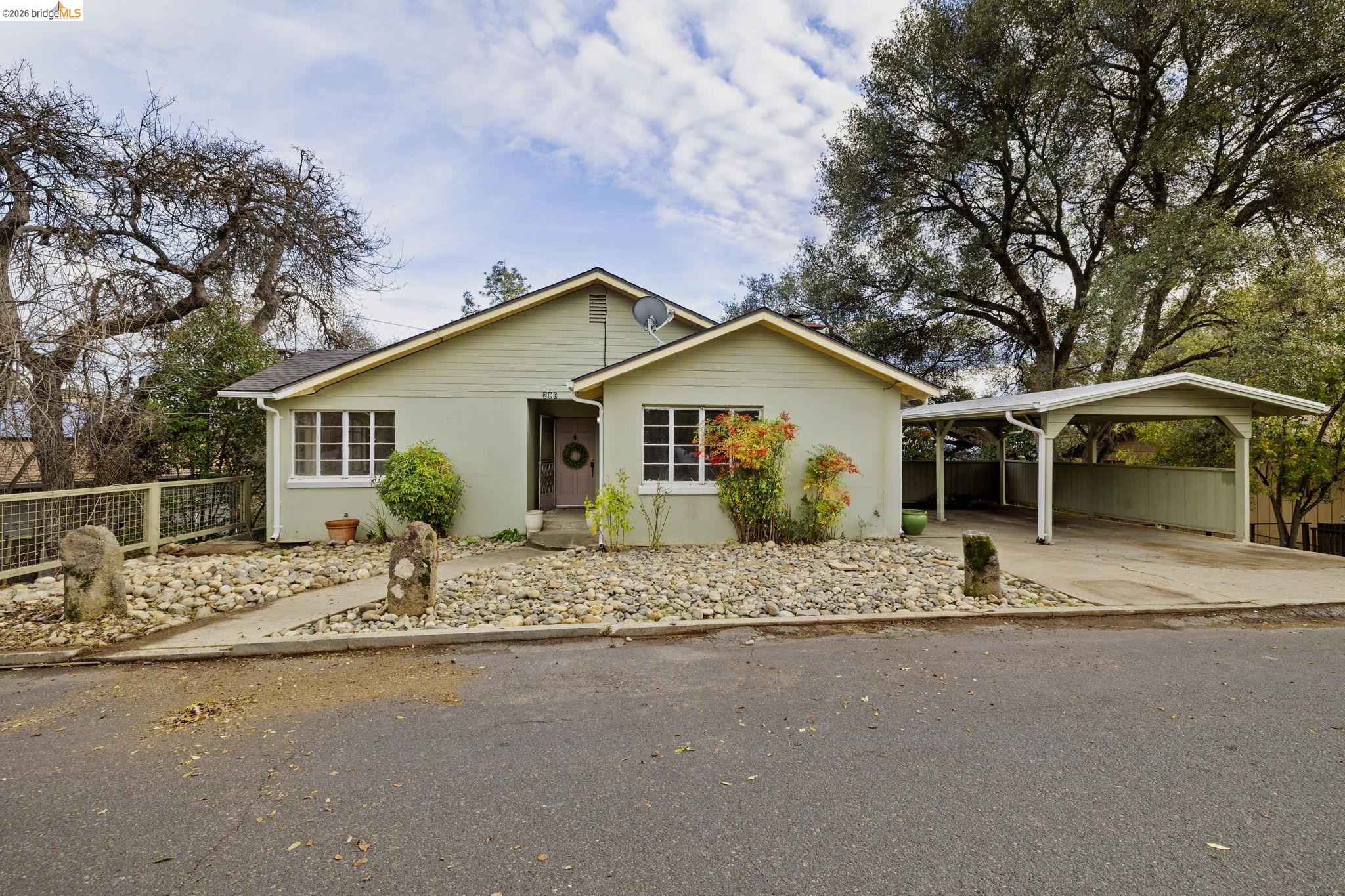 299 Summit Avenue Sonora, CA 95370 - Photo 2 of 38 Ranch-style house featuring a carport and driveway