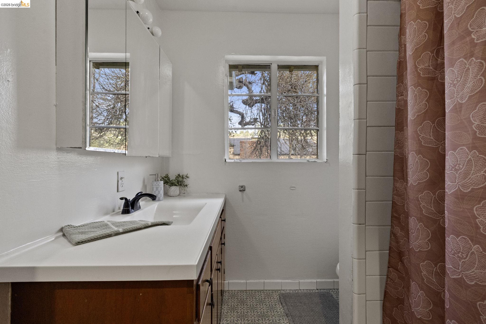 299 Summit Avenue Sonora, CA 95370 - Photo 9 of 38 Full bath with vanity, a shower with curtain, and plenty of natural light