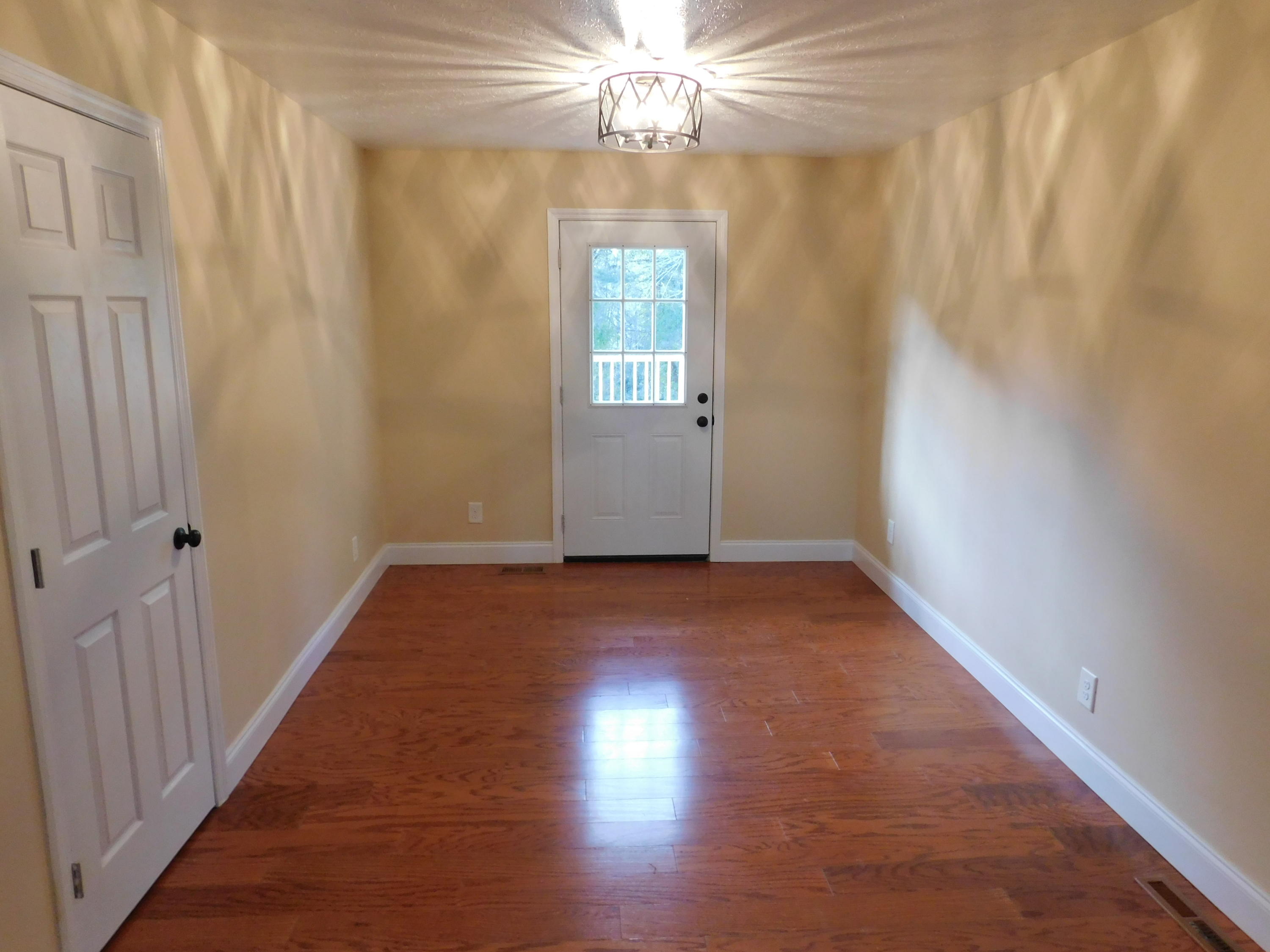 587 Offutt Road Clinton, TN 37716 - Photo 4 of 12 DSCN0339