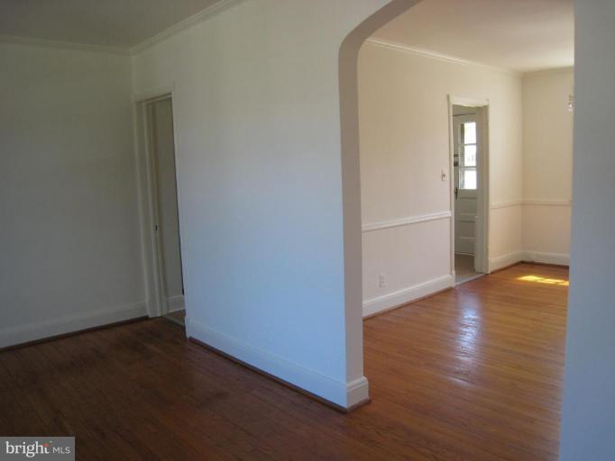 109 Murdock Road Baltimore, MD 21212 - Photo 3 of 17 Living Room/Dining Room