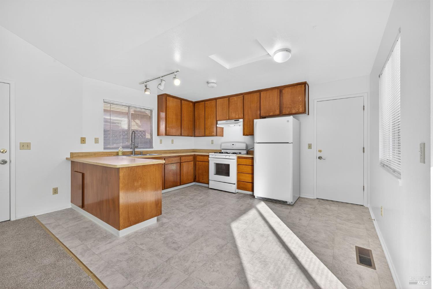 1125 Hendley Street Santa Rosa, CA 95404 - Photo 8 of 35