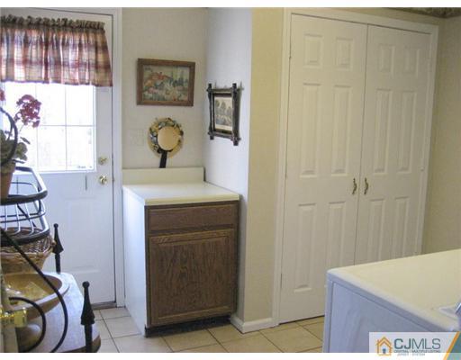 69 McGuffy Road Somerset, NJ 08873 - Photo 10 of 13 Gallery Image 10