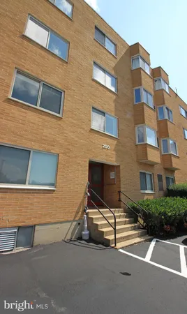 $2,600 | 200 Locust Street Southeast, Unit 405, Vienna, VA 22180