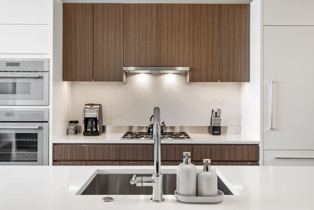 100 Shawmut Avenue, Unit 302 Boston, MA 02118 - Photo 5 of 37