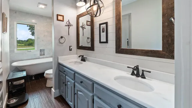 $729,000 | 132 Private Road 7105, Edgewood, TX 75117