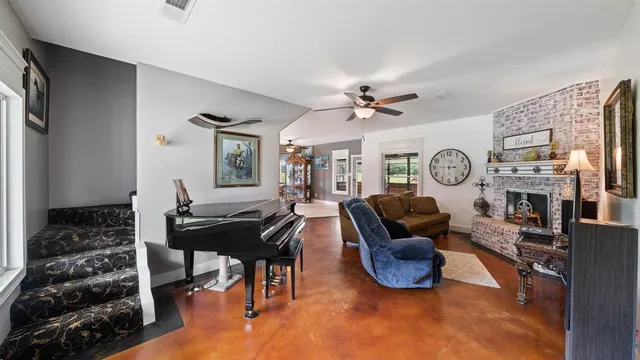 $729,000 | 132 Private Road 7105, Edgewood, TX 75117