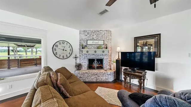 $729,000 | 132 Private Road 7105, Edgewood, TX 75117