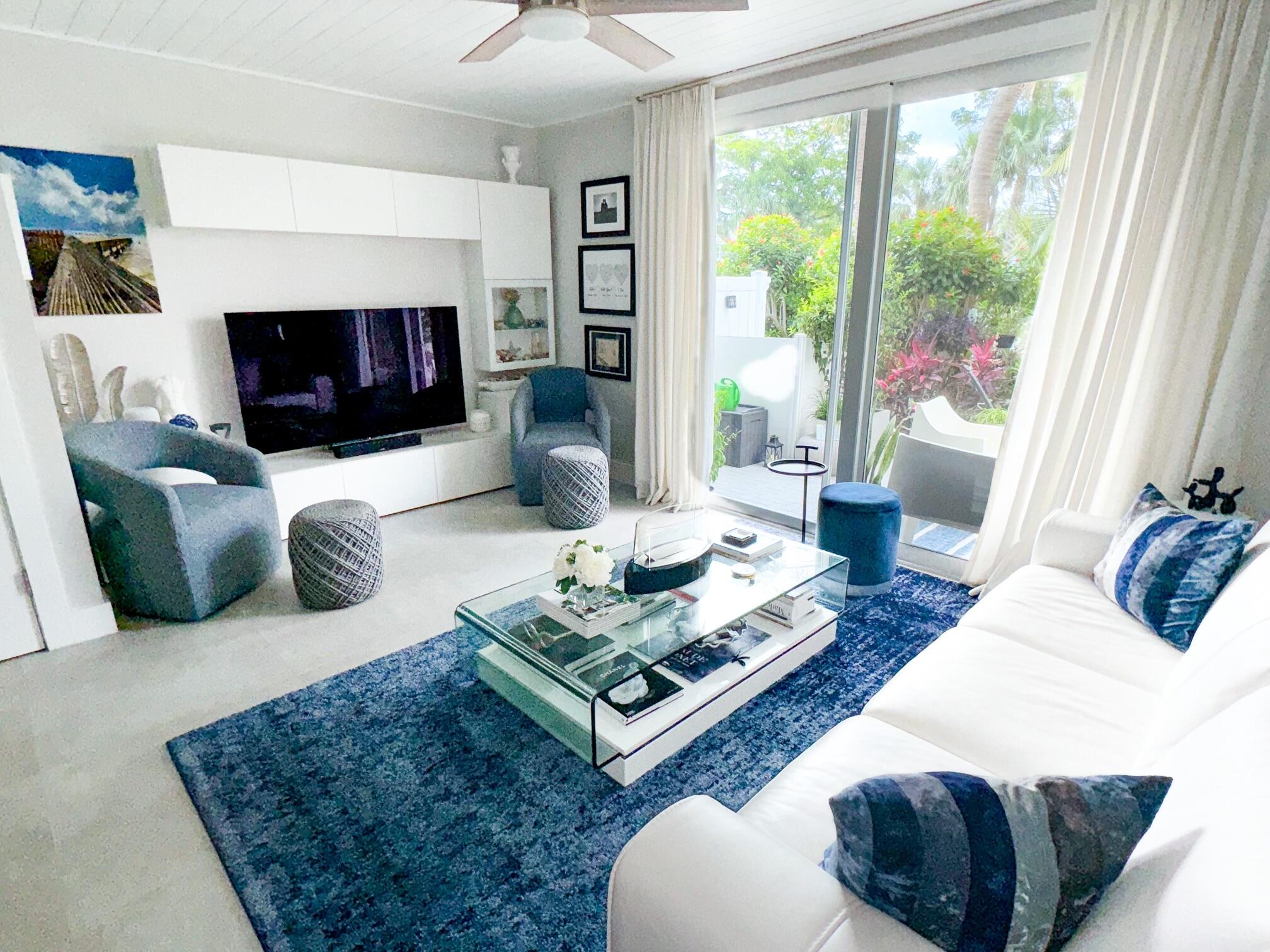 1086 Jeffery Street Boca Raton, FL 33487 - Photo 12 of 16 Living room