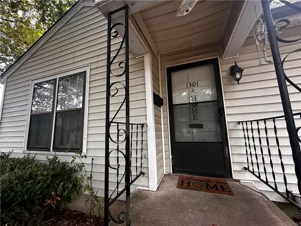 a view of entryway front of house