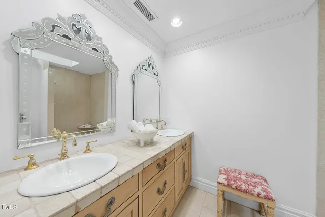 a view of entryway wih livingroom and furniture