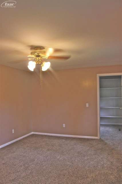 6114 East Potter Road Burton, MI 48509 - Photo 14 of 29 20416767-13.JPG