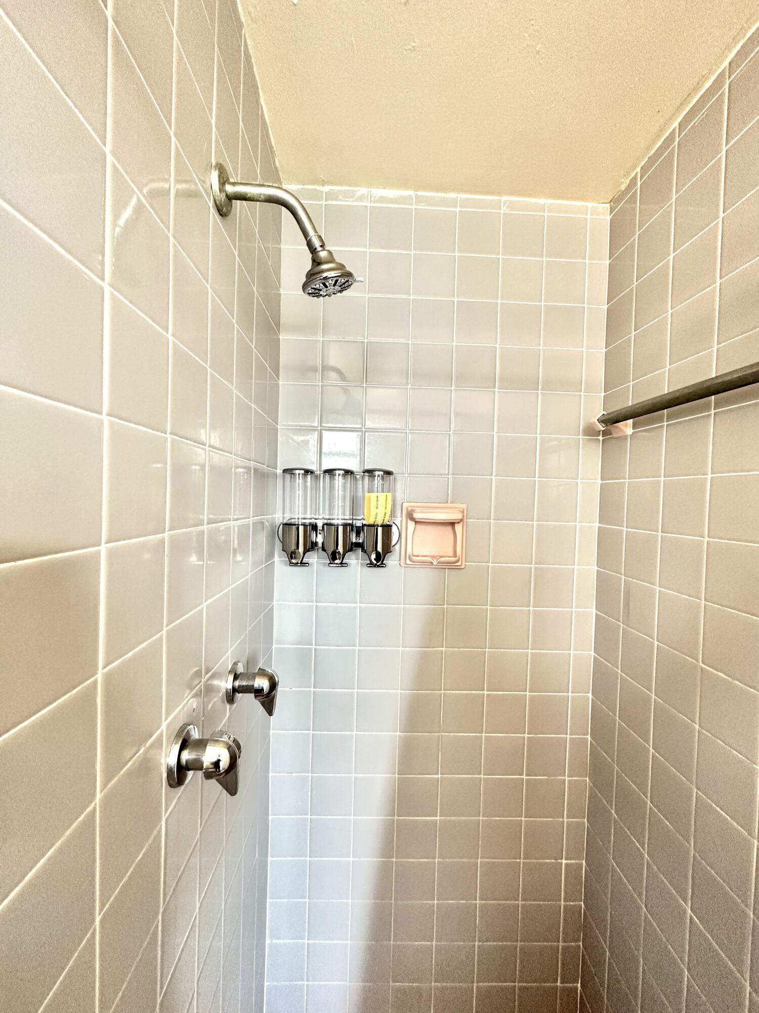 115 Inlet Way, Unit 24 Palm Beach Shores, FL 33404 - Photo 4 of 13 F5934867-C5D2-4470-8CFF-F8B4785DDA75