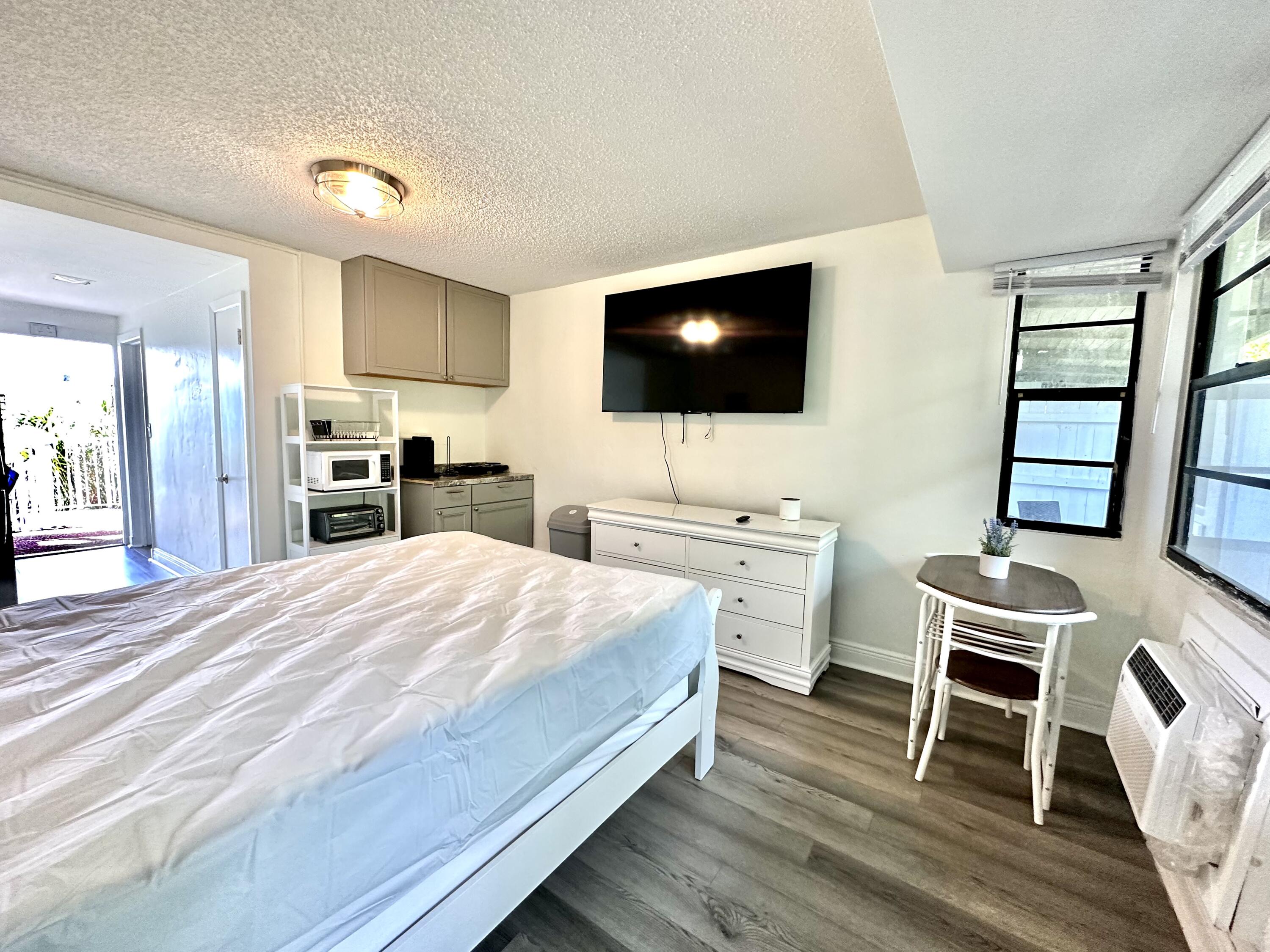 115 Inlet Way, Unit 24 Palm Beach Shores, FL 33404 - Photo 10 of 13 EE58F827-CE22-4157-B610-8A1848910439