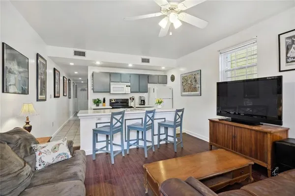 $2,400 | 2502 Laurel Street, New Orleans, LA 70130