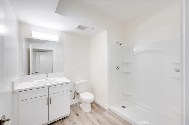 $2,600 | 14526 Hartland Street, Unit 106, Van Nuys, CA 91405