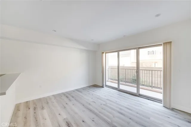 $2,600 | 14526 Hartland Street, Unit 106, Van Nuys, CA 91405