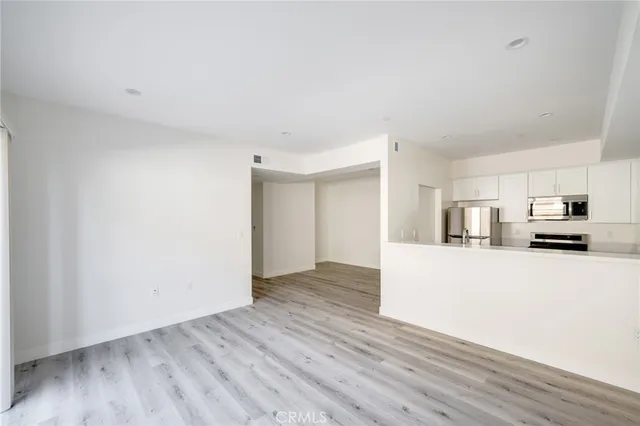 $2,600 | 14526 Hartland Street, Unit 106, Van Nuys, CA 91405