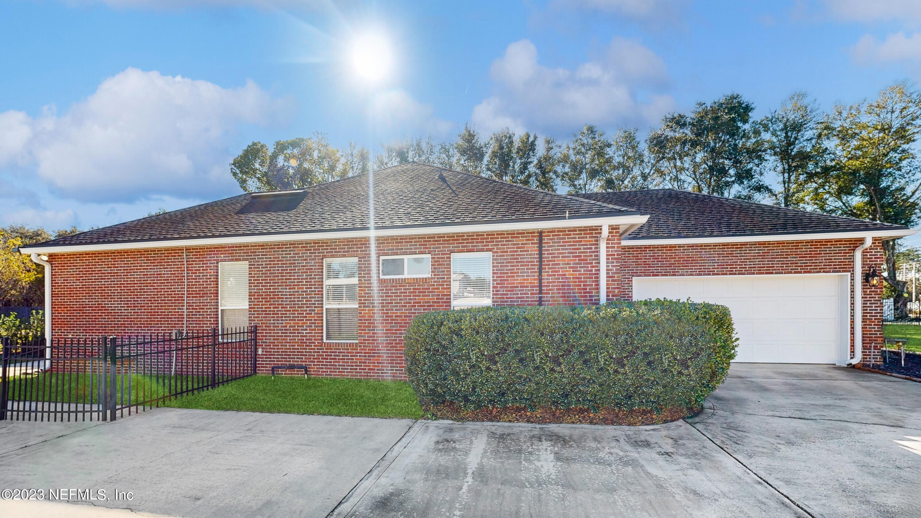 12233 Yellow Bluff Road Jacksonville, FL 32226 - Photo 4 of 44 04_12233YellowBluffRD_2004_HiRes