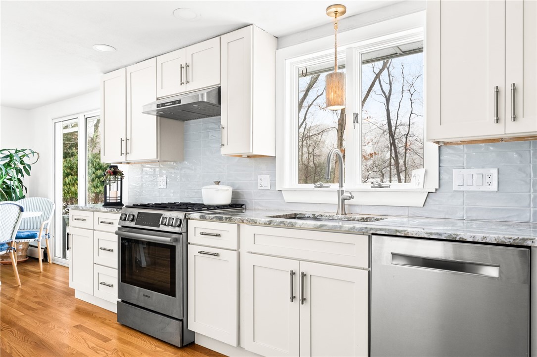 615 Middle Road East Greenwich, RI 02818 - Photo 6 of 25