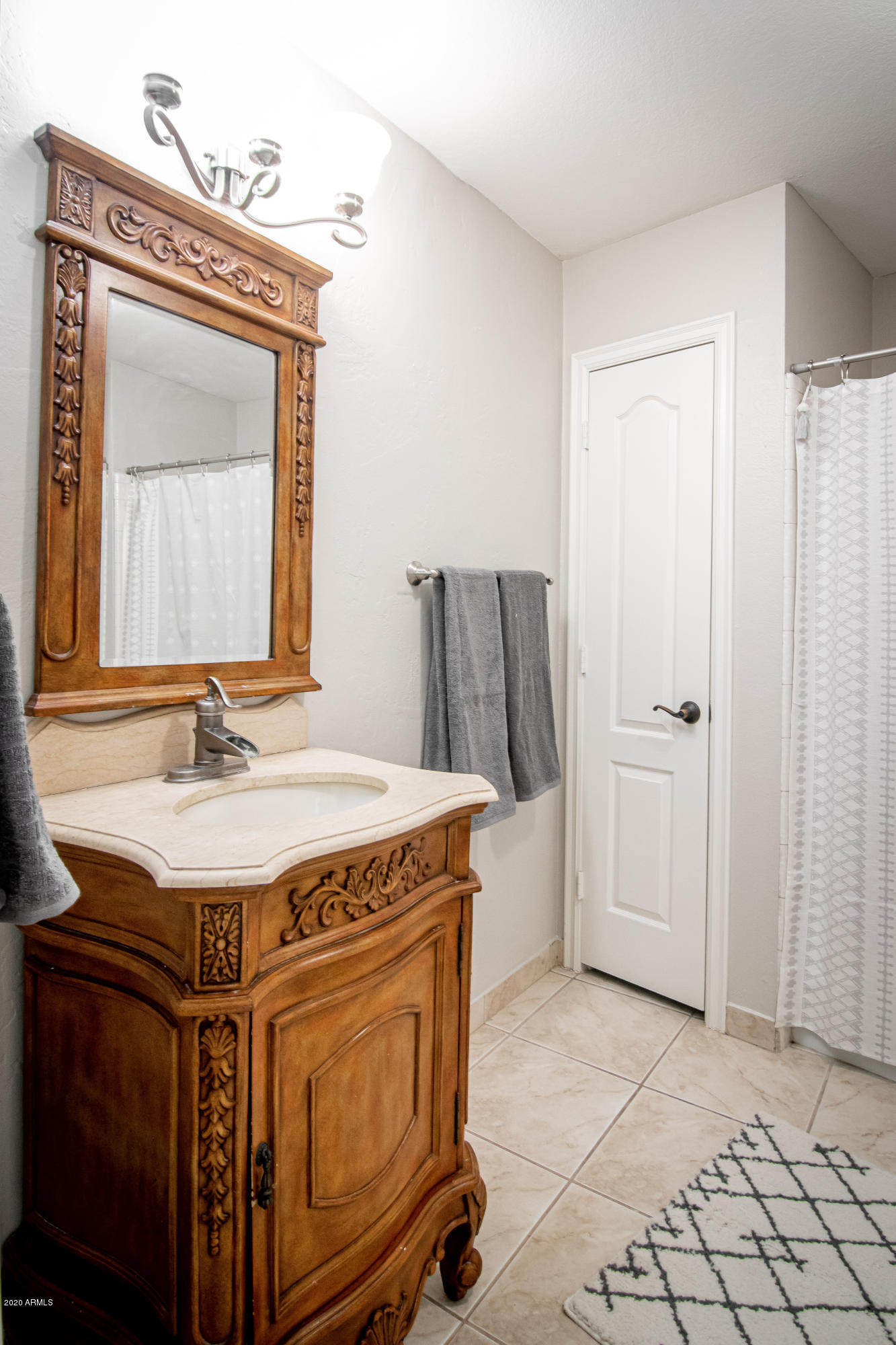 1129 South Lyn Rae Square Mesa, AZ 85204 - Photo 20 of 51 Hall Bath