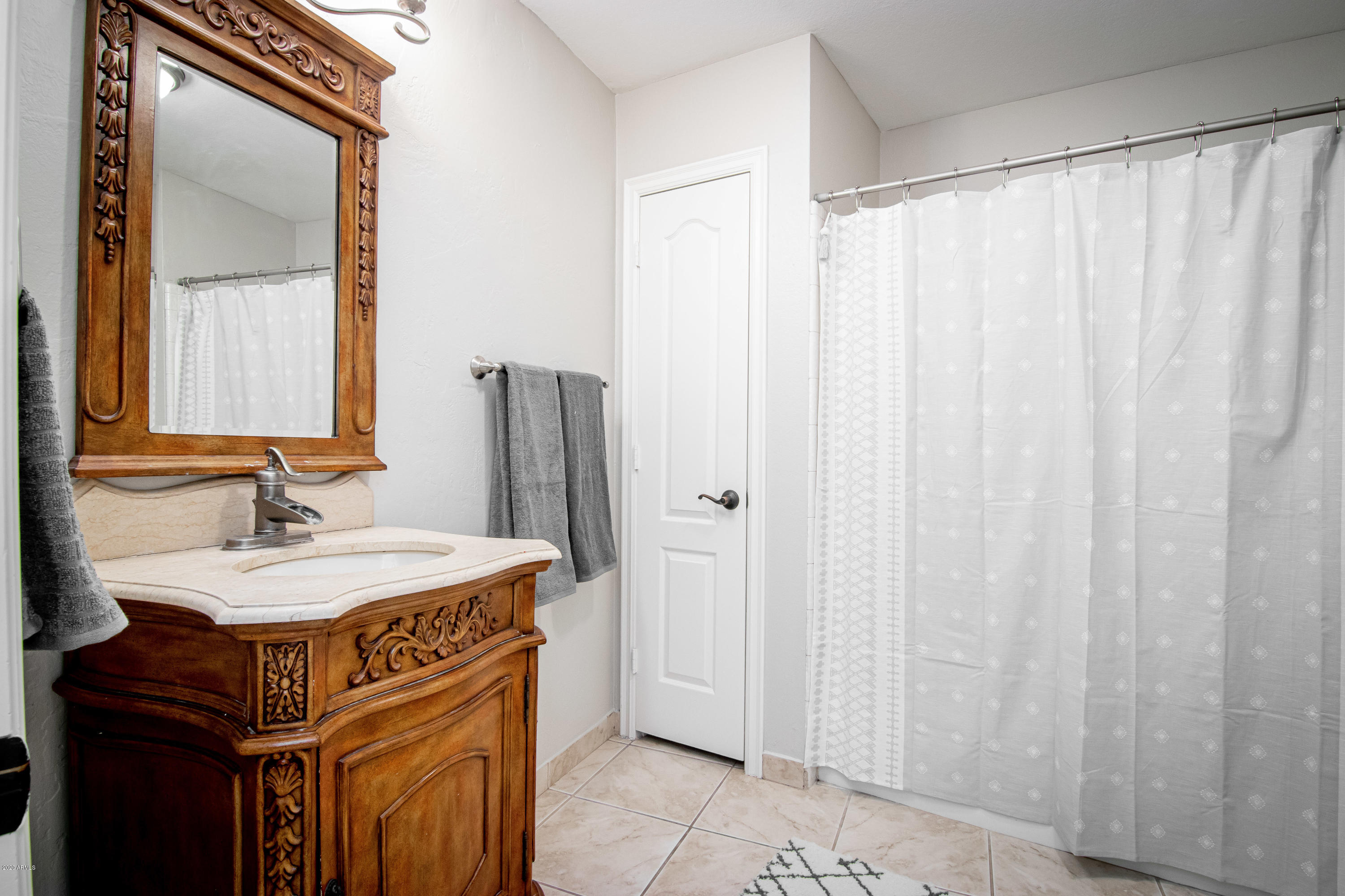 1129 South Lyn Rae Square Mesa, AZ 85204 - Photo 21 of 51 Hall Bath