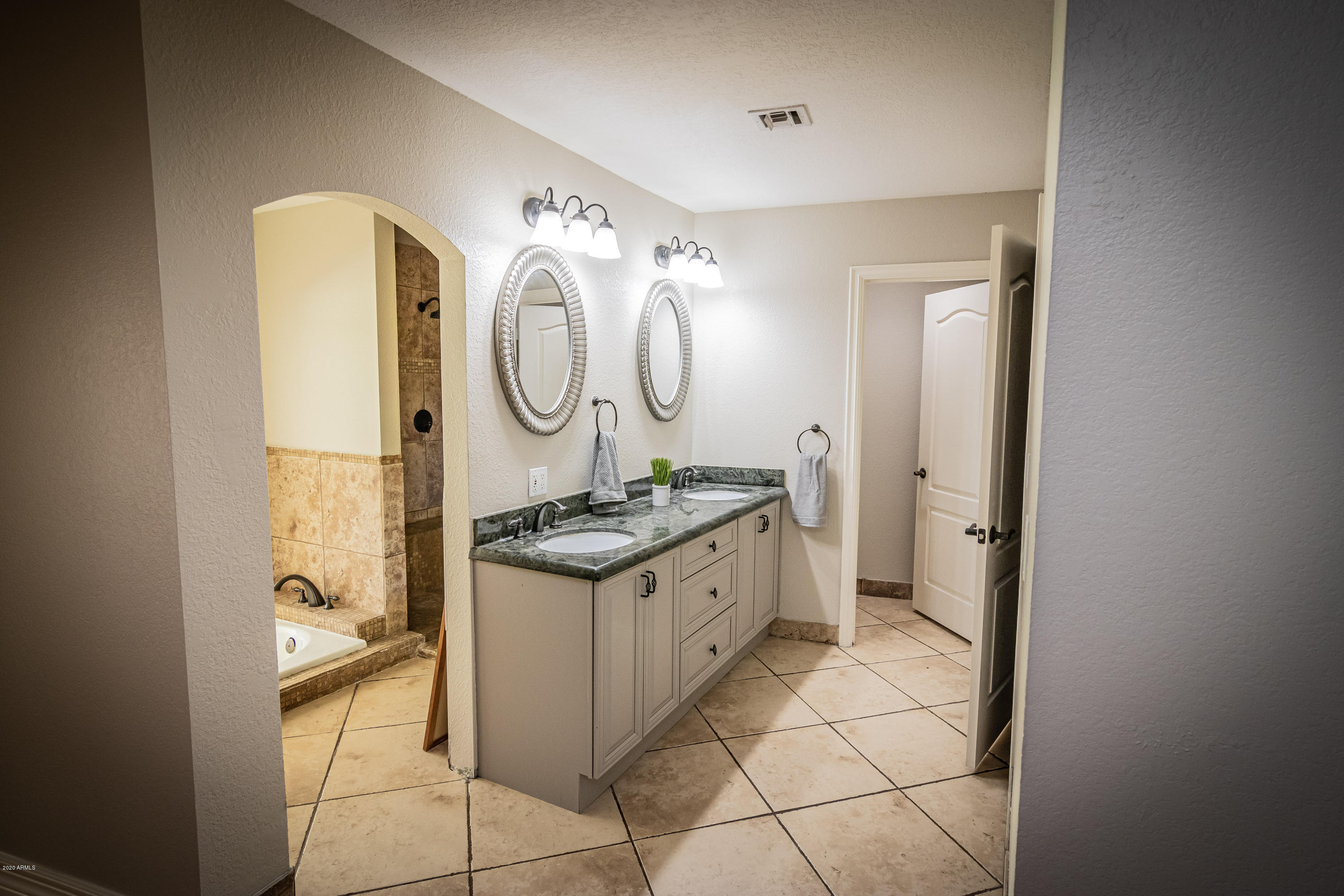 1129 South Lyn Rae Square Mesa, AZ 85204 - Photo 26 of 51 Master Bath